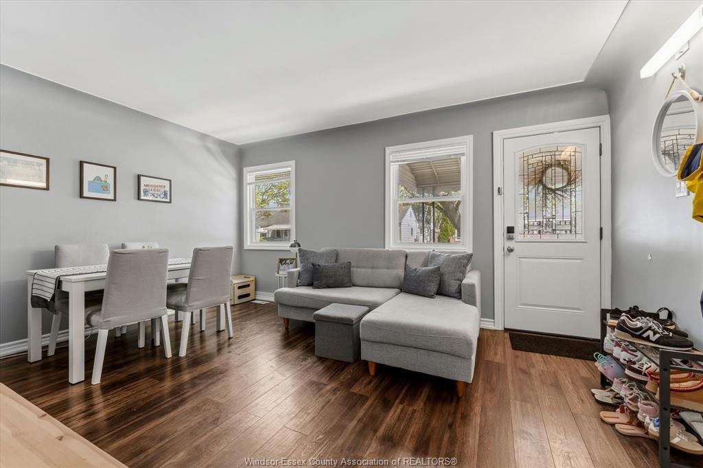 2383 Elsmere, Windsor, ON