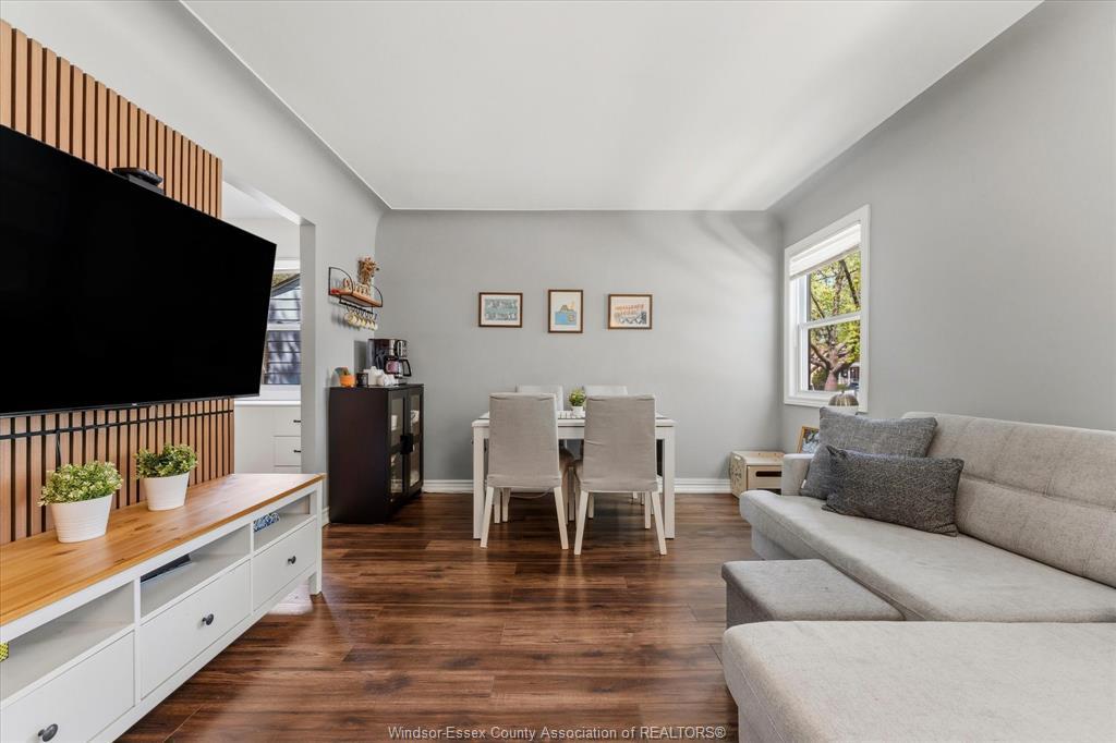 2383 Elsmere, Windsor, ON