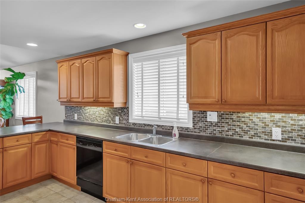 8 Windfield Crescent, Chatham, ON