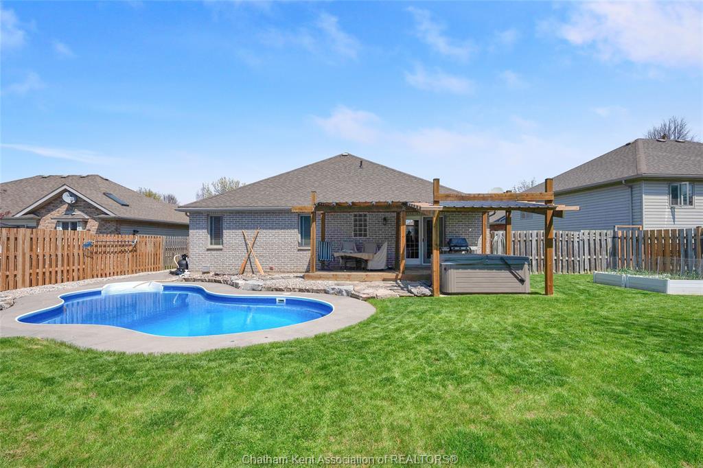 8 Windfield Crescent, Chatham, ON