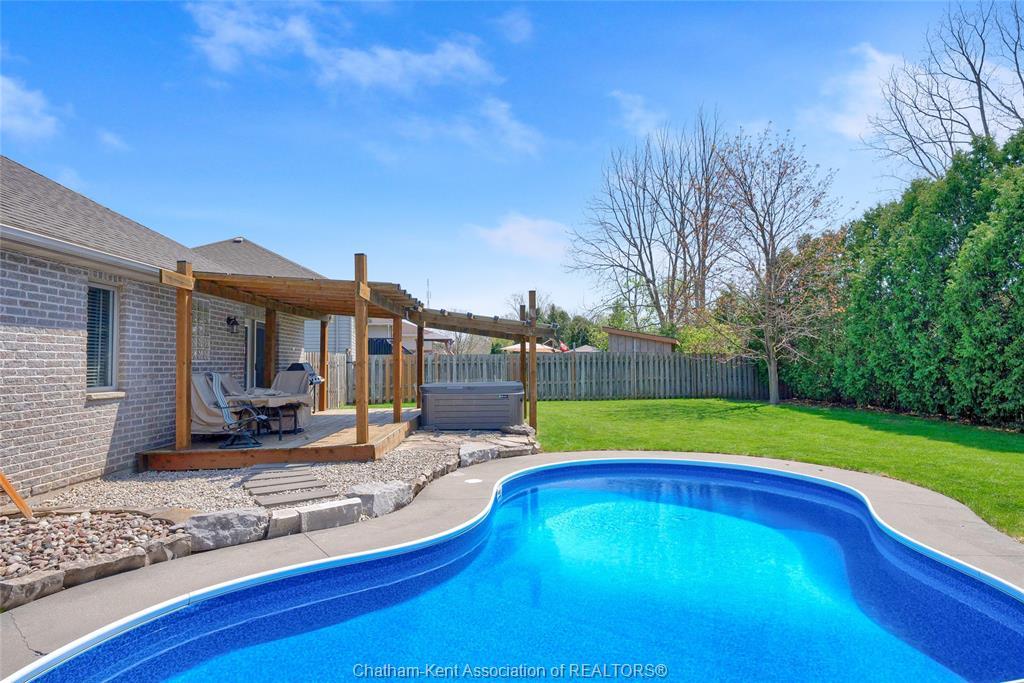 8 Windfield Crescent, Chatham, ON