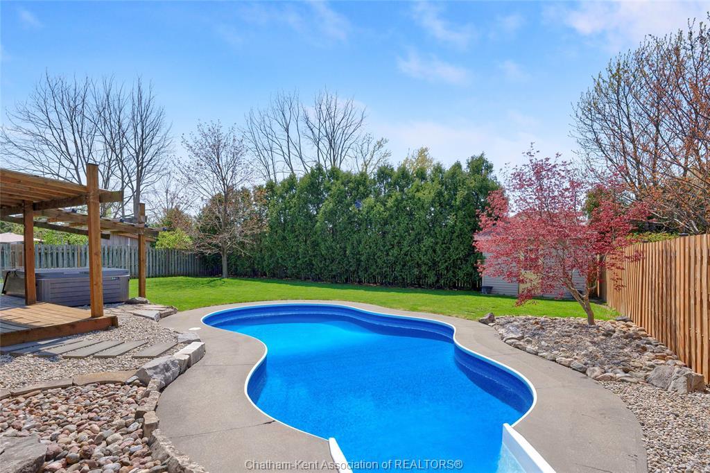 8 Windfield Crescent, Chatham, ON
