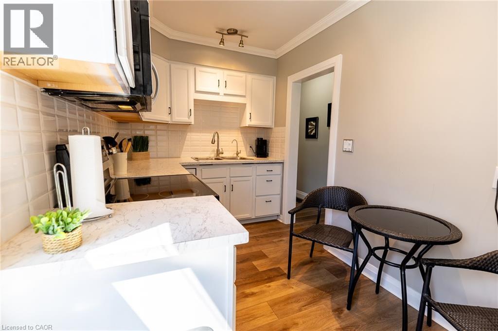 110 Lorne Crescent, Kitchener, ON - Indoor Photo Showing Kitchen