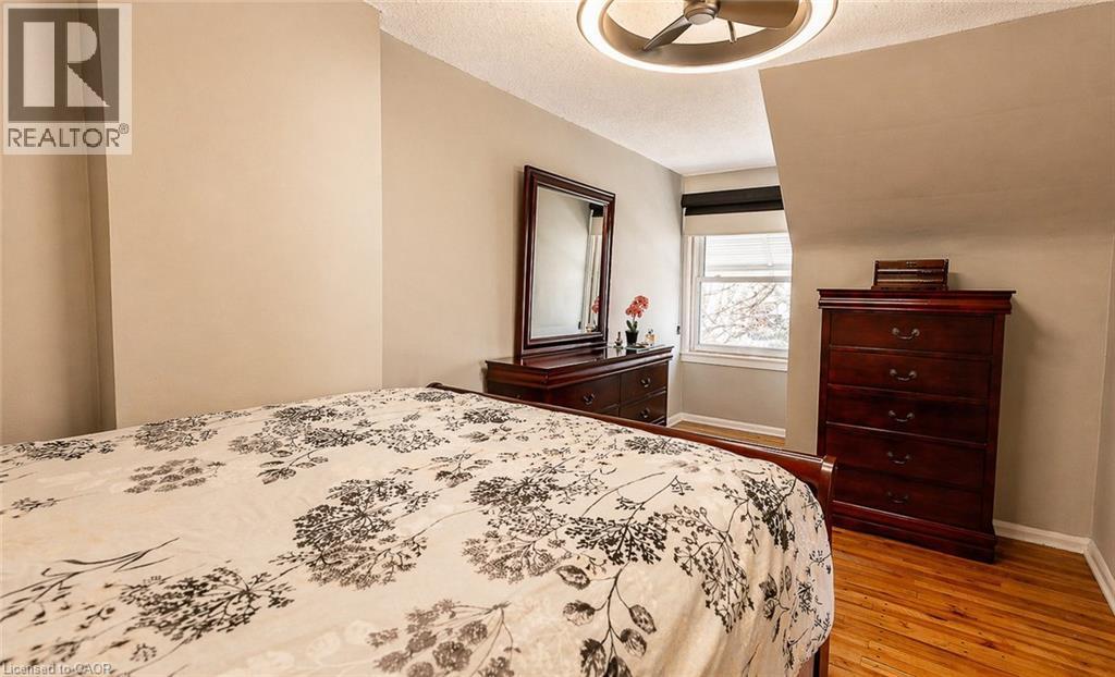 110 Lorne Crescent, Kitchener, ON - Indoor Photo Showing Bedroom
