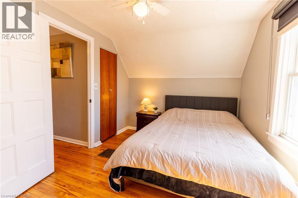 110 Lorne Crescent, Kitchener, ON - Indoor Photo Showing Bedroom