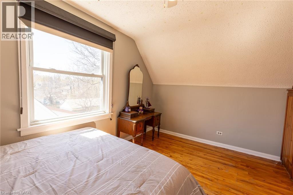 110 Lorne Crescent, Kitchener, ON - Indoor Photo Showing Bedroom