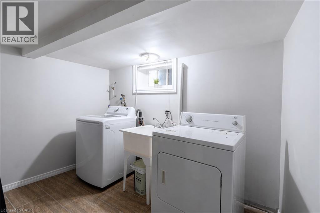 110 Lorne Crescent, Kitchener, ON - Indoor Photo Showing Laundry Room
