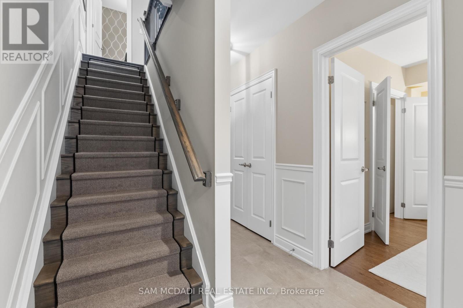 2029 Queensborough Gate, Mississauga, ON - Indoor Photo Showing Other Room