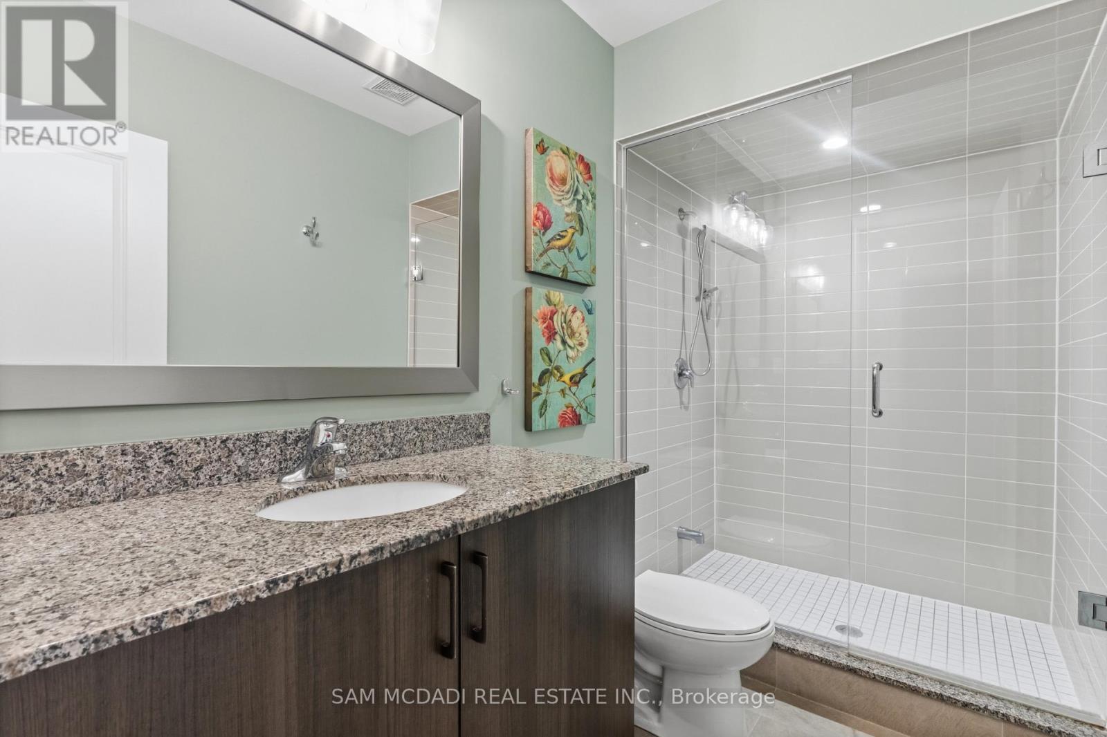 2029 Queensborough Gate, Mississauga, ON - Indoor Photo Showing Bathroom