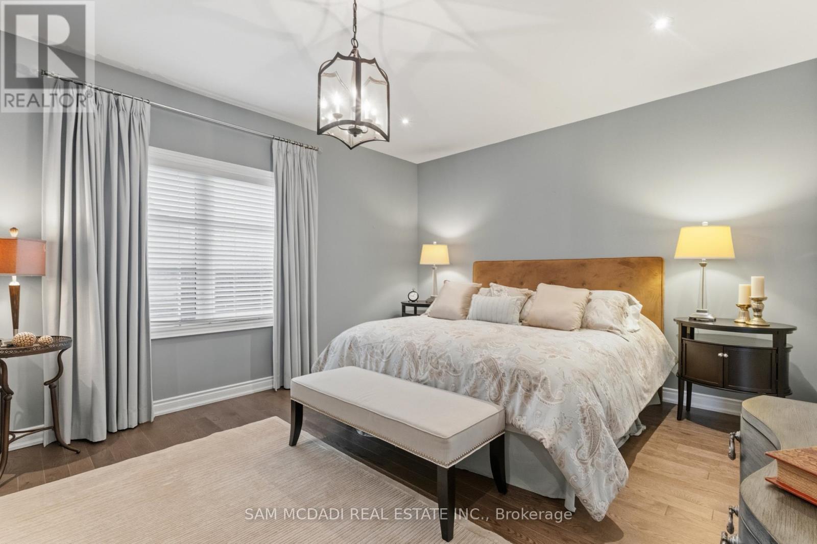 2029 Queensborough Gate, Mississauga, ON - Indoor Photo Showing Bedroom