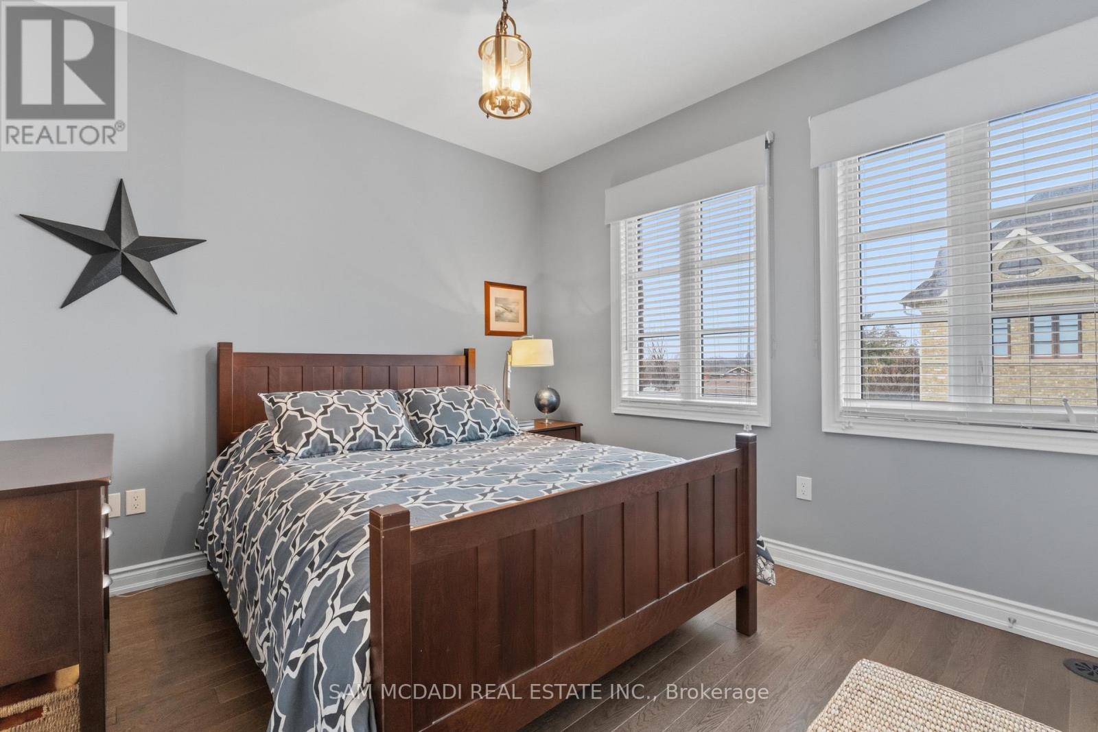 2029 Queensborough Gate, Mississauga, ON - Indoor Photo Showing Bedroom