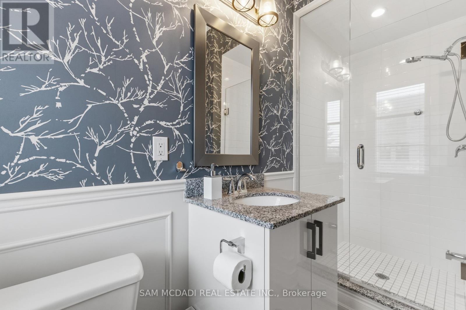 2029 Queensborough Gate, Mississauga, ON - Indoor Photo Showing Bathroom
