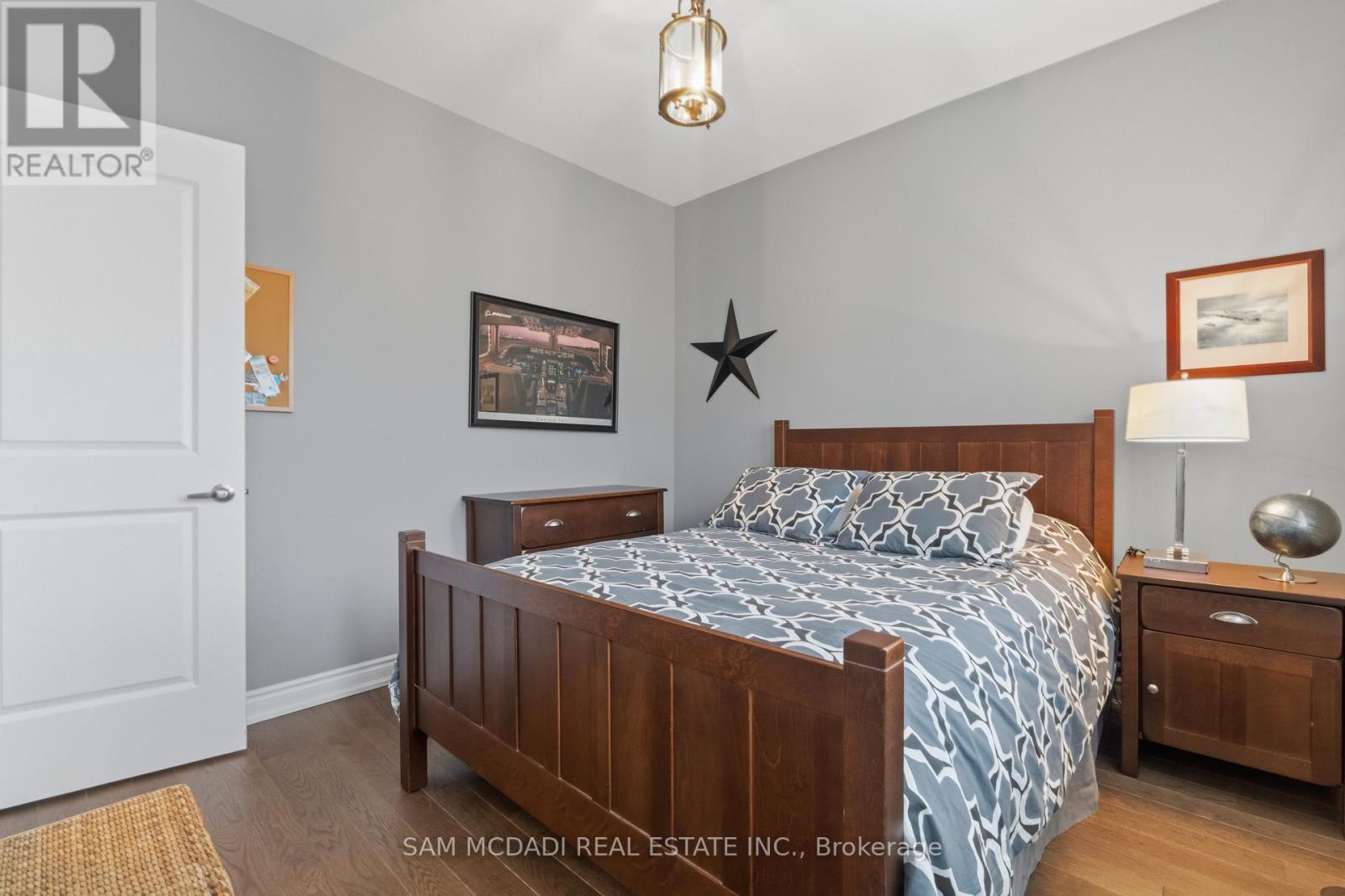 2029 Queensborough Gate, Mississauga, ON - Indoor Photo Showing Bedroom