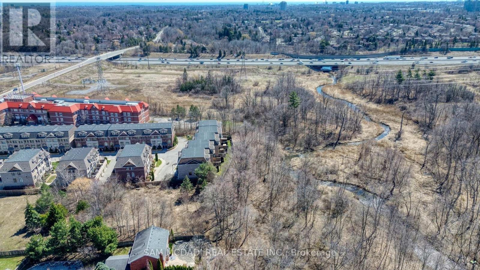 2029 Queensborough Gate, Mississauga, ON - Outdoor With View