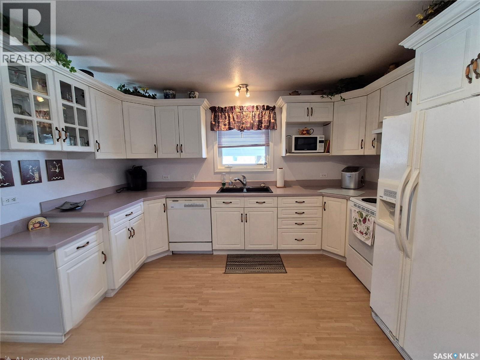 317 2Nd Street W, Ponteix, SK - Indoor Photo Showing Kitchen With Double Sink