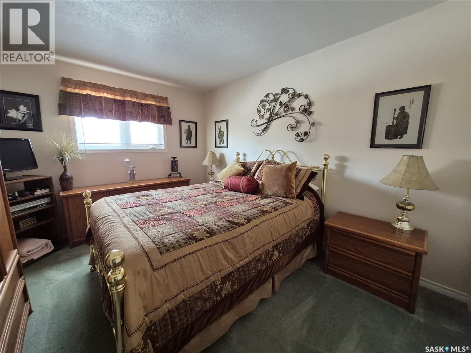 317 2Nd Street W, Ponteix, SK - Indoor Photo Showing Bedroom