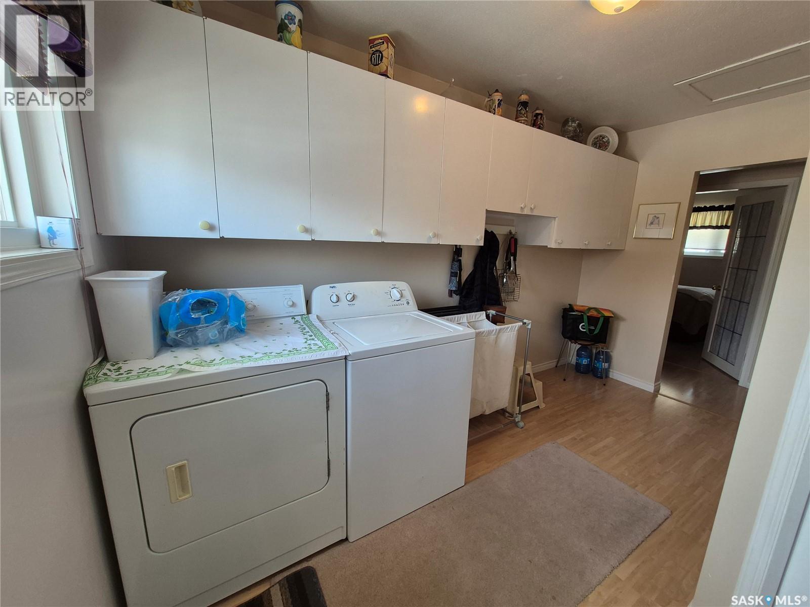317 2Nd Street W, Ponteix, SK - Indoor Photo Showing Laundry Room