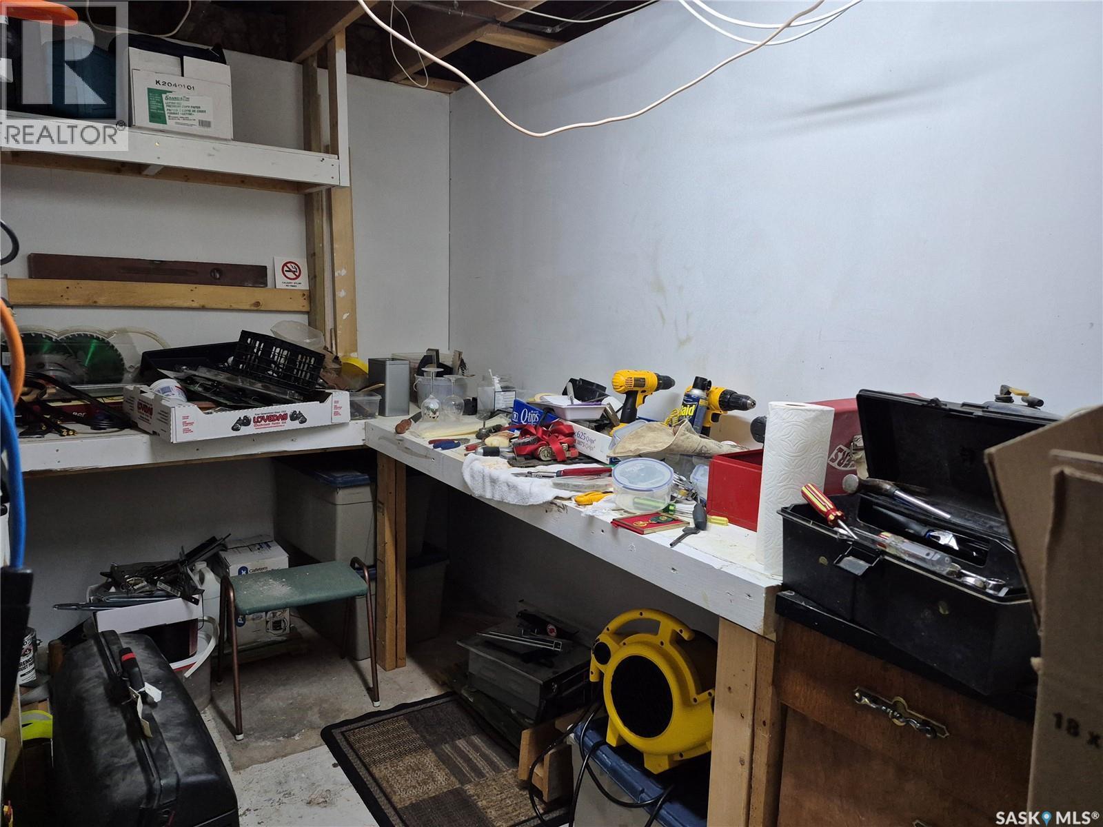 317 2Nd Street W, Ponteix, SK - Indoor