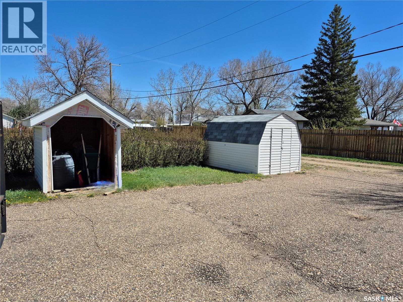 317 2Nd Street W, Ponteix, SK - Outdoor