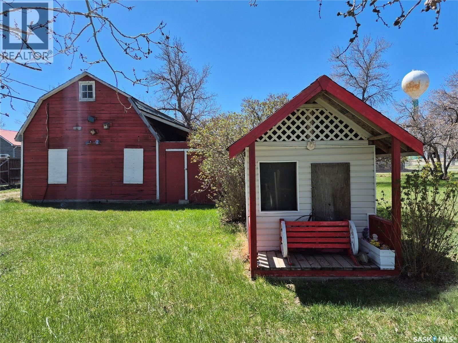 317 2Nd Street W, Ponteix, SK - Outdoor
