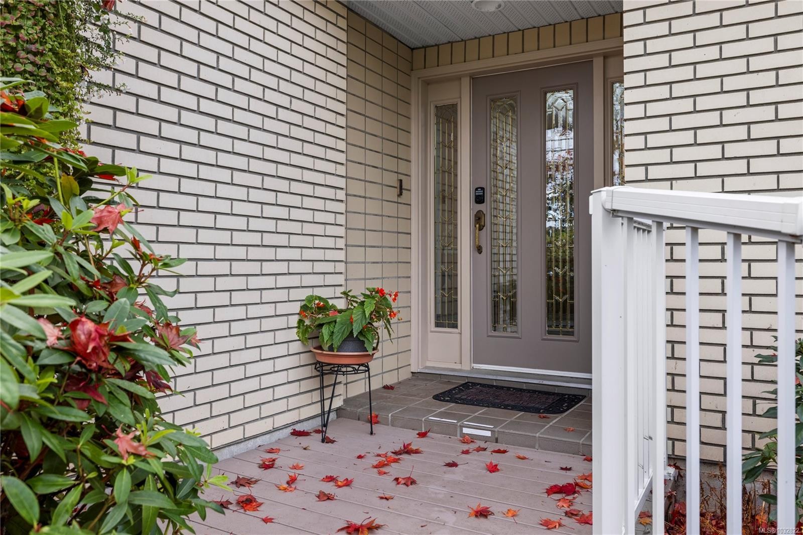 566 Crescent Rd West, Qualicum Beach, BC