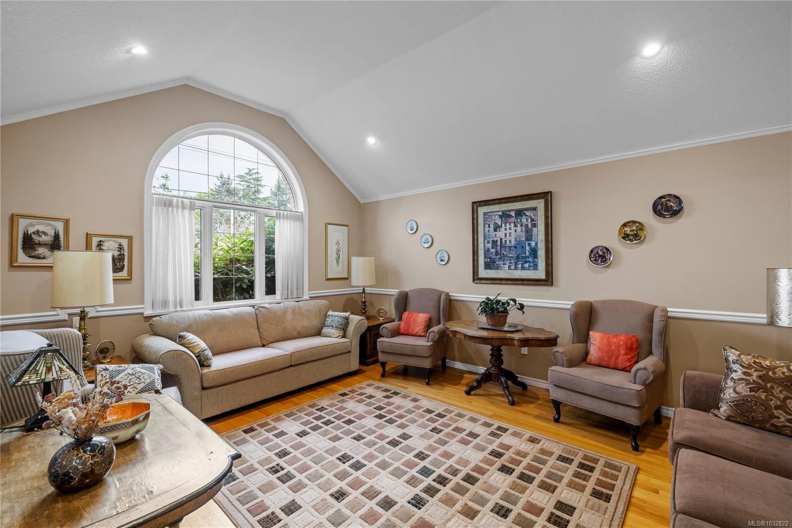566 Crescent Rd West, Qualicum Beach, BC