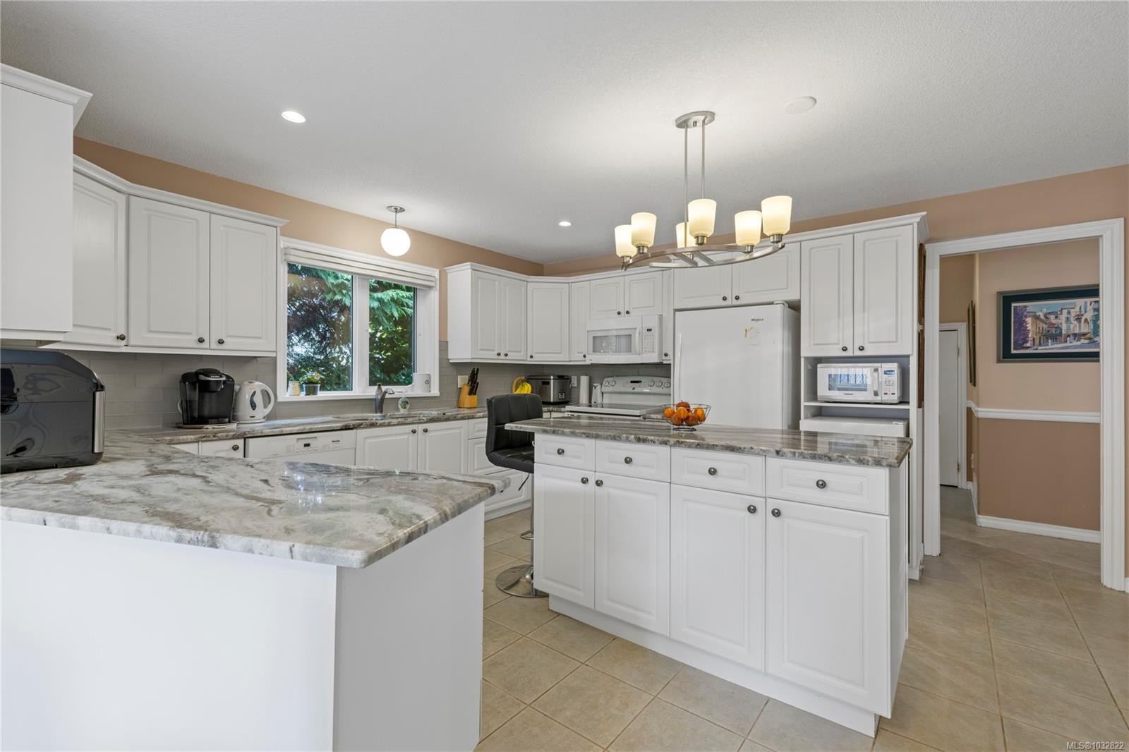 566 Crescent Rd West, Qualicum Beach, BC