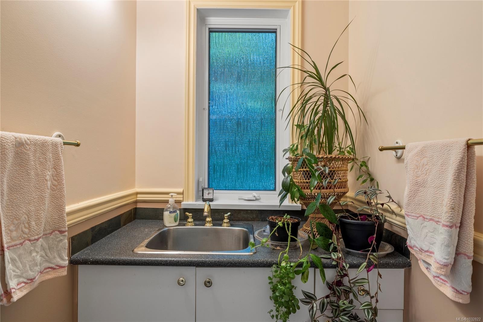 566 Crescent Rd West, Qualicum Beach, BC