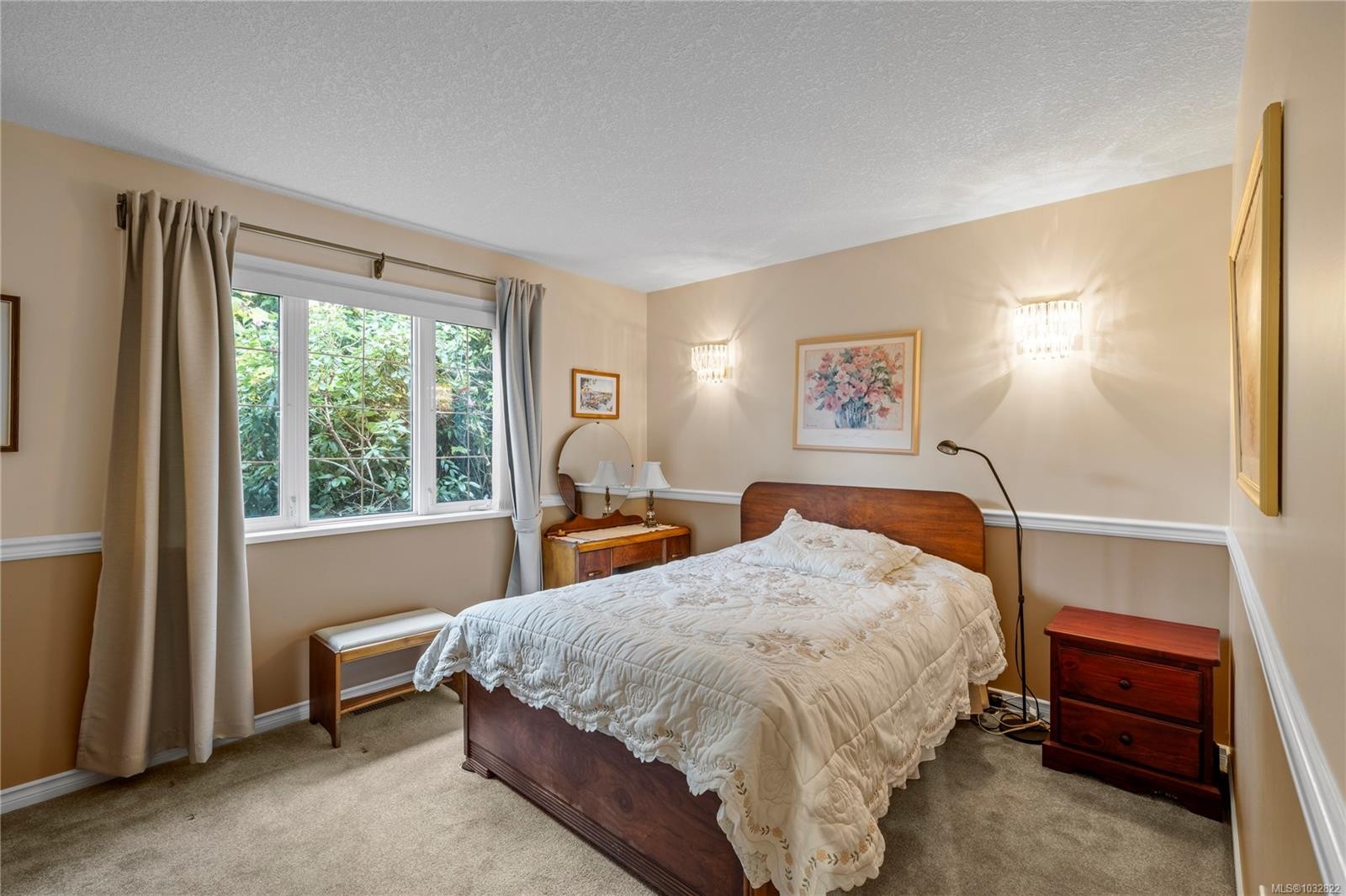 566 Crescent Rd West, Qualicum Beach, BC