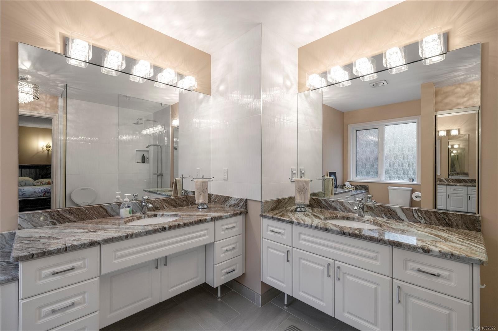 566 Crescent Rd West, Qualicum Beach, BC