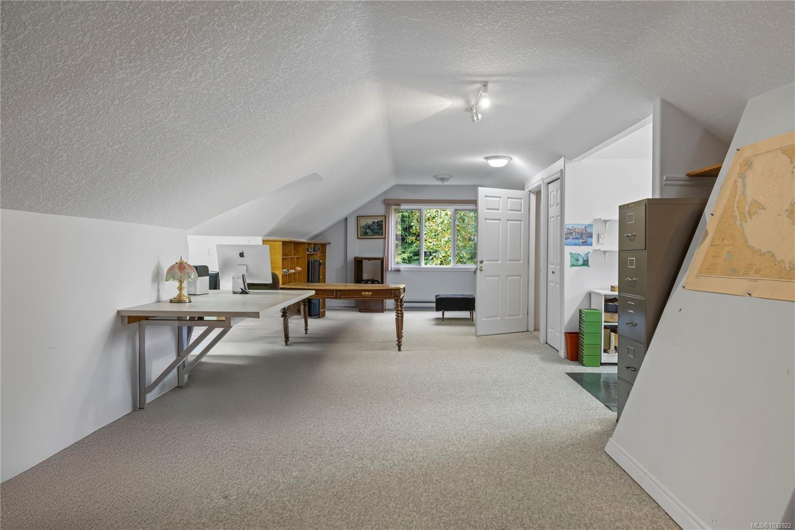 566 Crescent Rd West, Qualicum Beach, BC