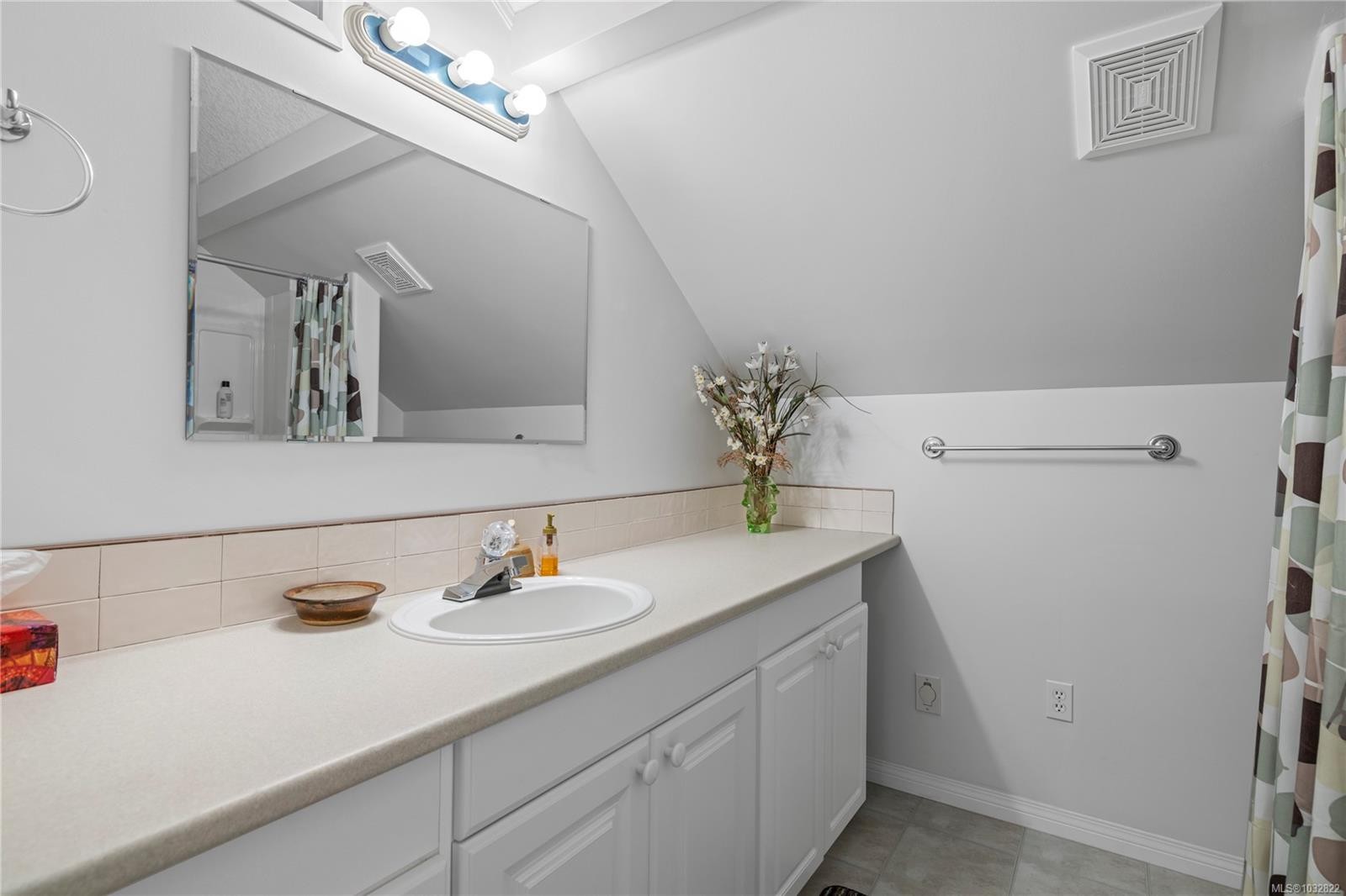 566 Crescent Rd West, Qualicum Beach, BC
