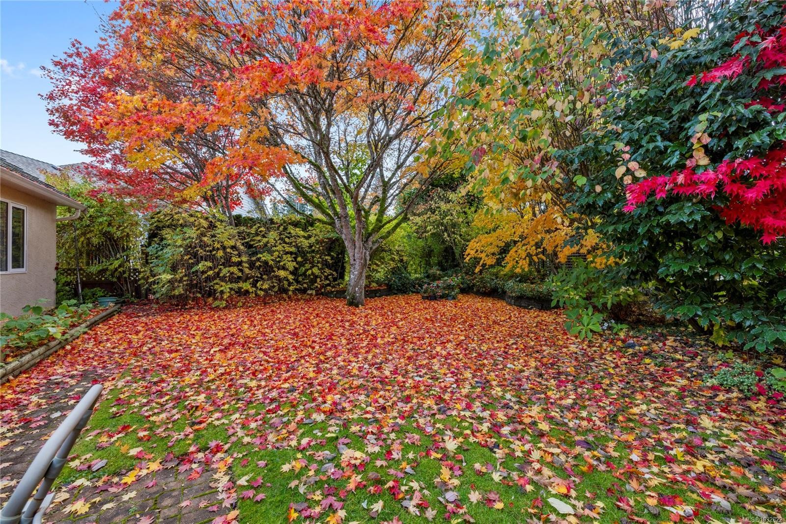 566 Crescent Rd West, Qualicum Beach, BC
