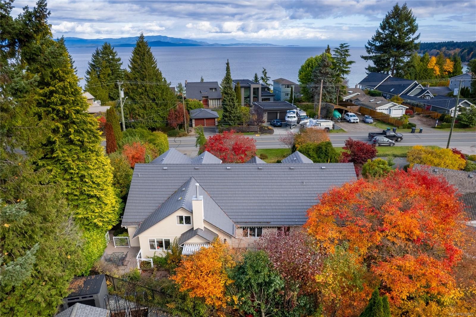 566 Crescent Rd West, Qualicum Beach, BC
