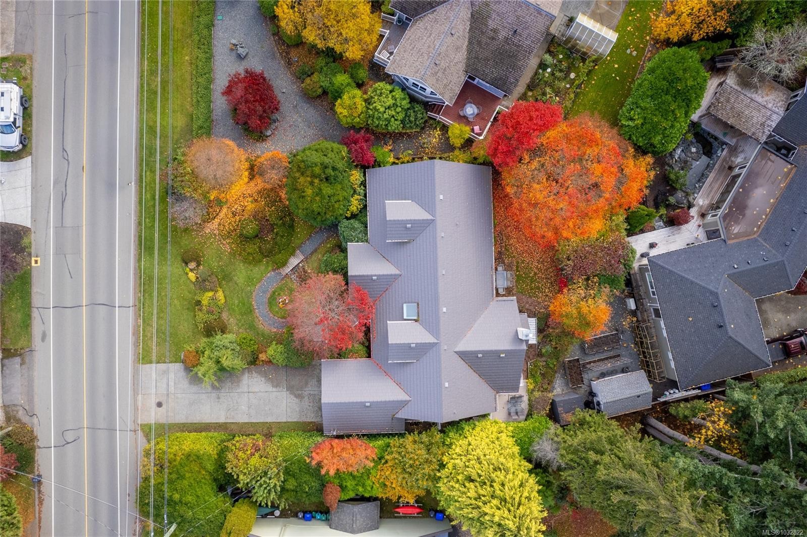 566 Crescent Rd West, Qualicum Beach, BC