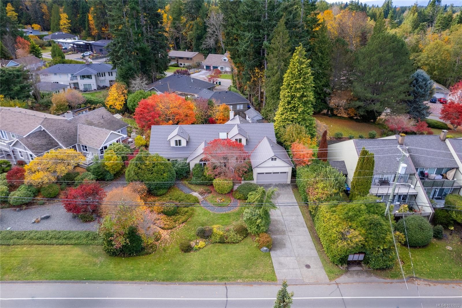 566 Crescent Rd West, Qualicum Beach, BC