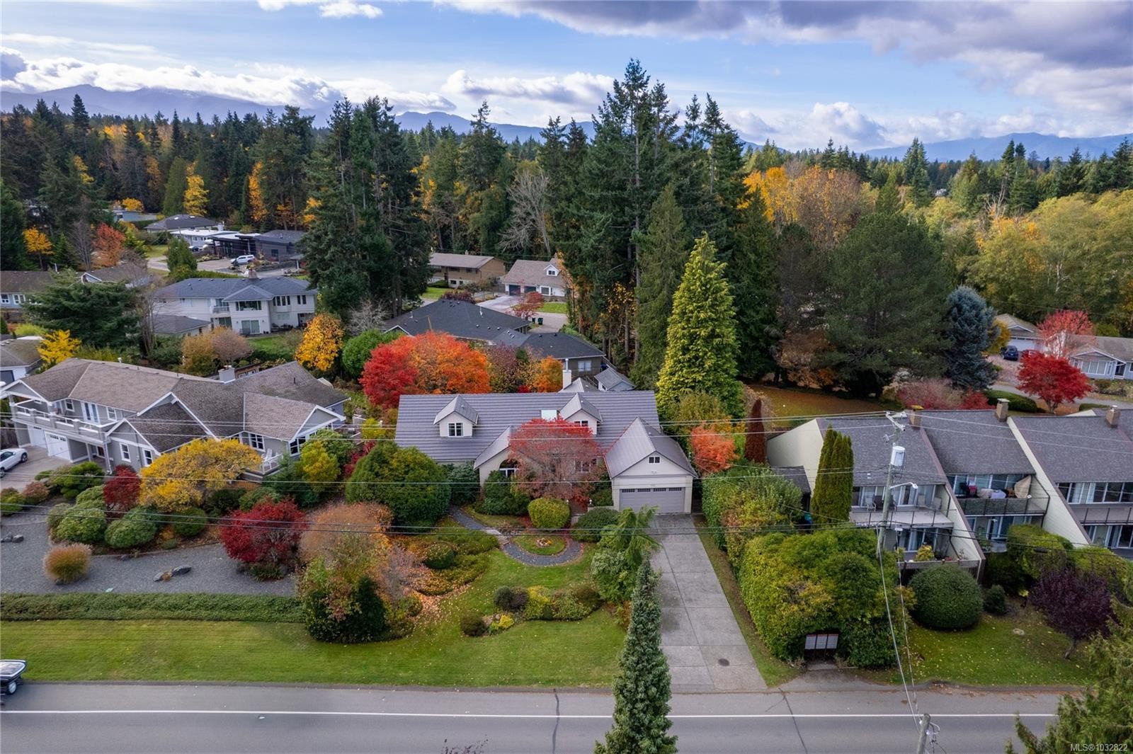 566 Crescent Rd West, Qualicum Beach, BC