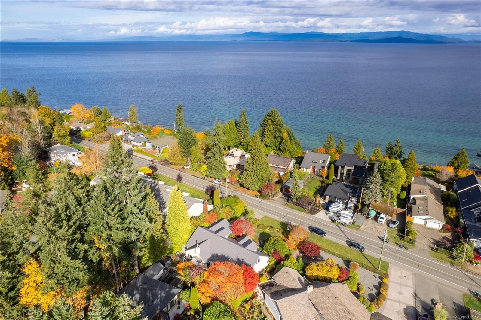 566 Crescent Rd West, Qualicum Beach, BC
