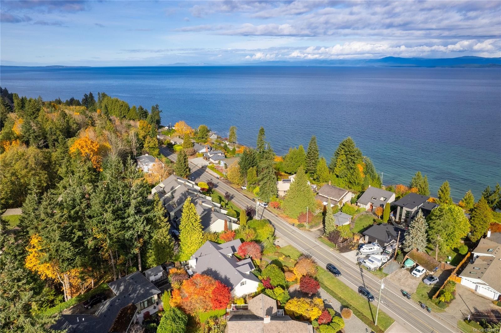 566 Crescent Rd West, Qualicum Beach, BC