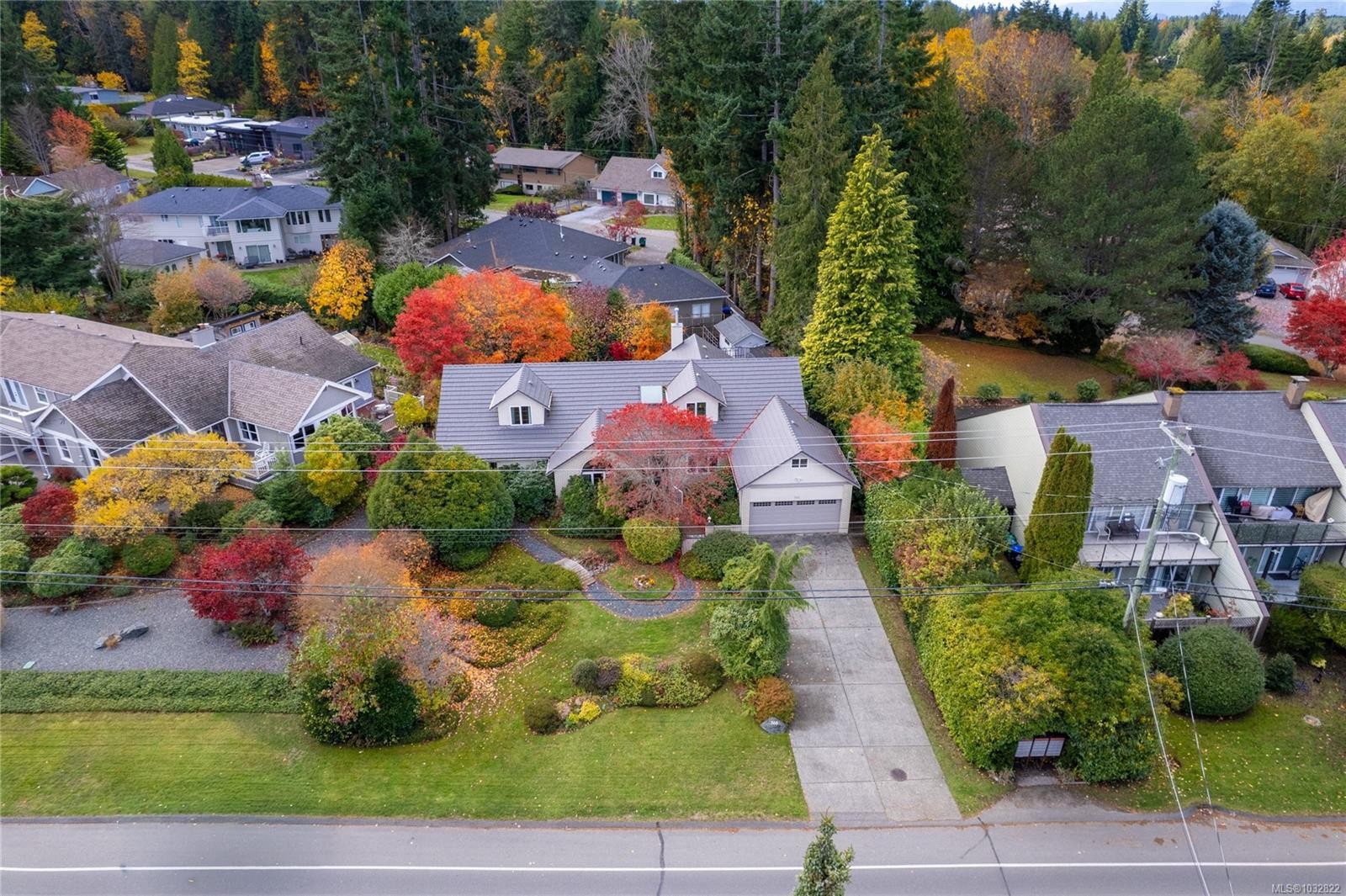 566 Crescent Rd West, Qualicum Beach, BC