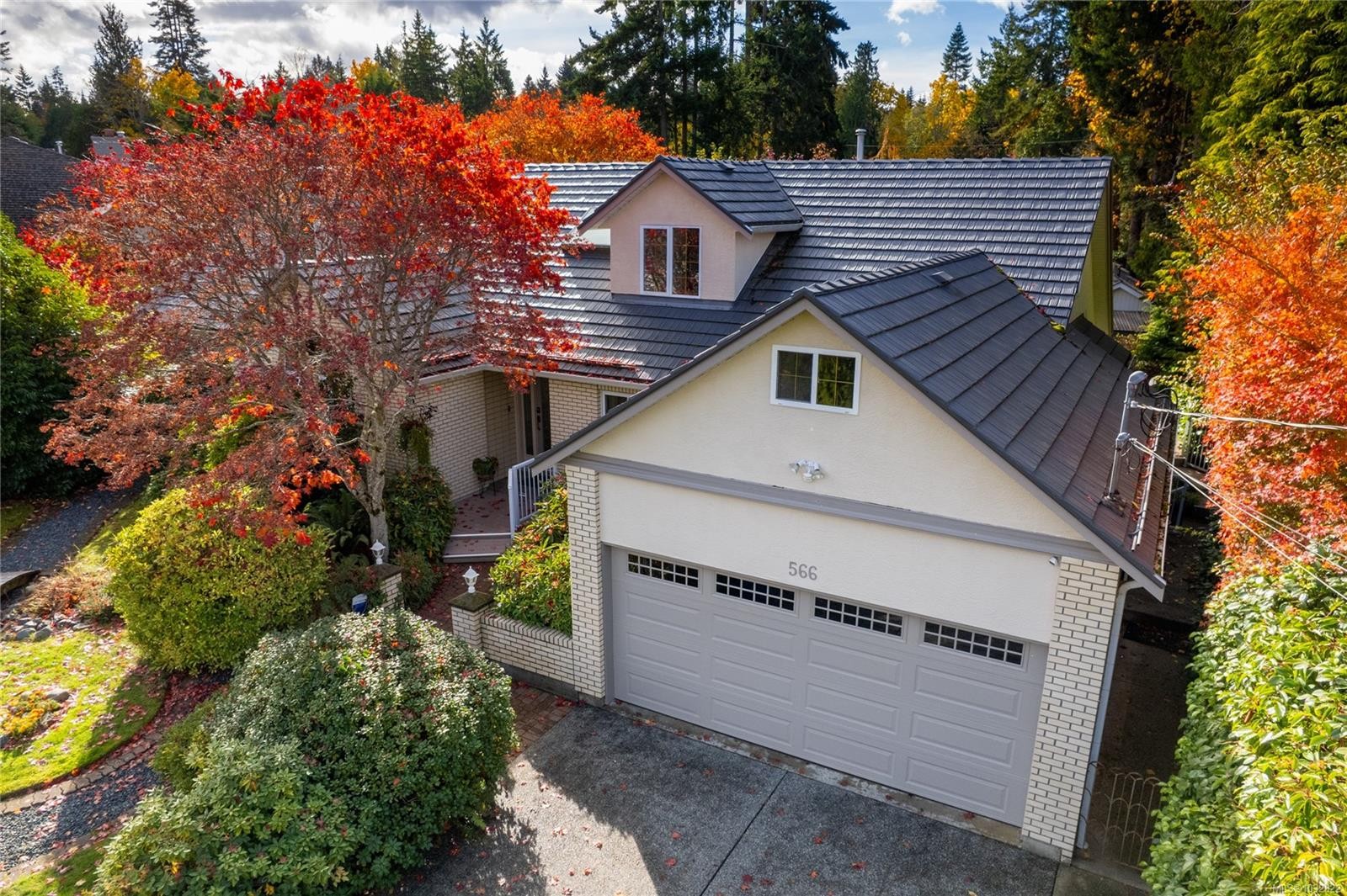 566 Crescent Rd West, Qualicum Beach, BC