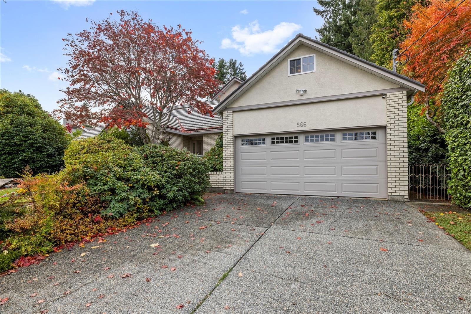 566 Crescent Rd West, Qualicum Beach, BC