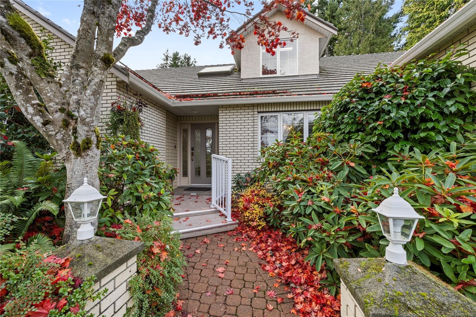 566 Crescent Rd West, Qualicum Beach, BC