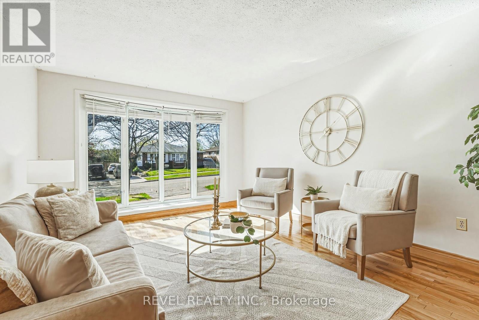 2360 Greenbank Trail, Burlington, ON - Indoor Photo Showing Living Room