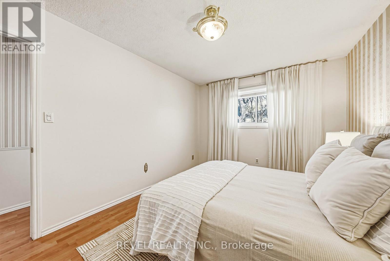 2360 Greenbank Trail, Burlington, ON - Indoor Photo Showing Bedroom