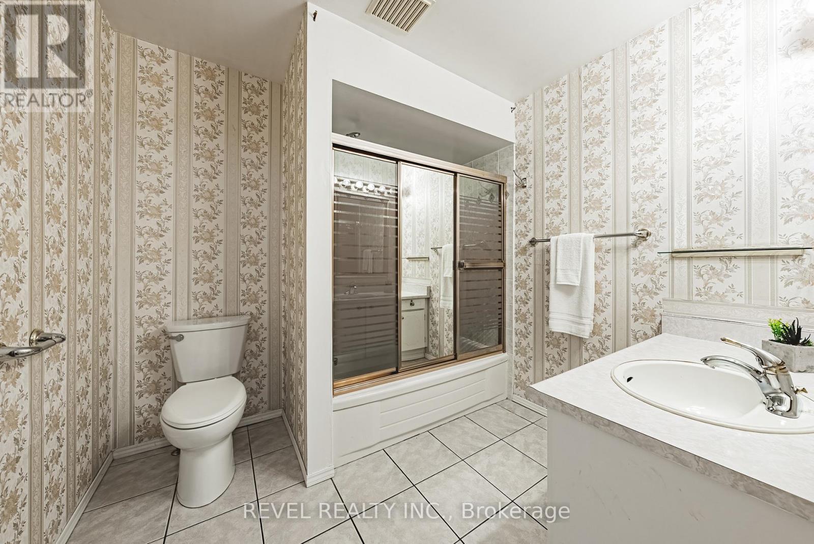 2360 Greenbank Trail, Burlington, ON - Indoor Photo Showing Bathroom
