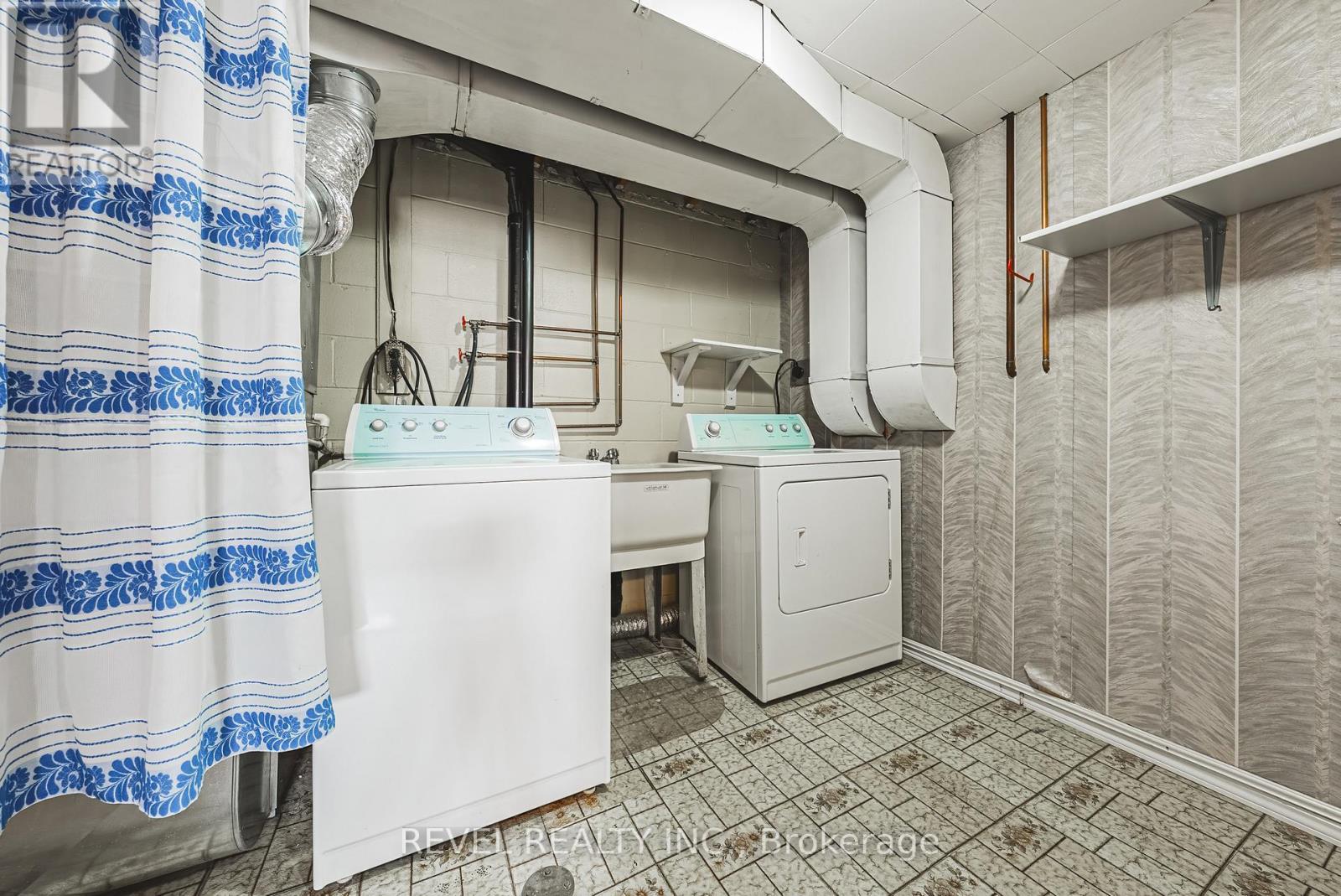 2360 Greenbank Trail, Burlington, ON - Indoor Photo Showing Laundry Room