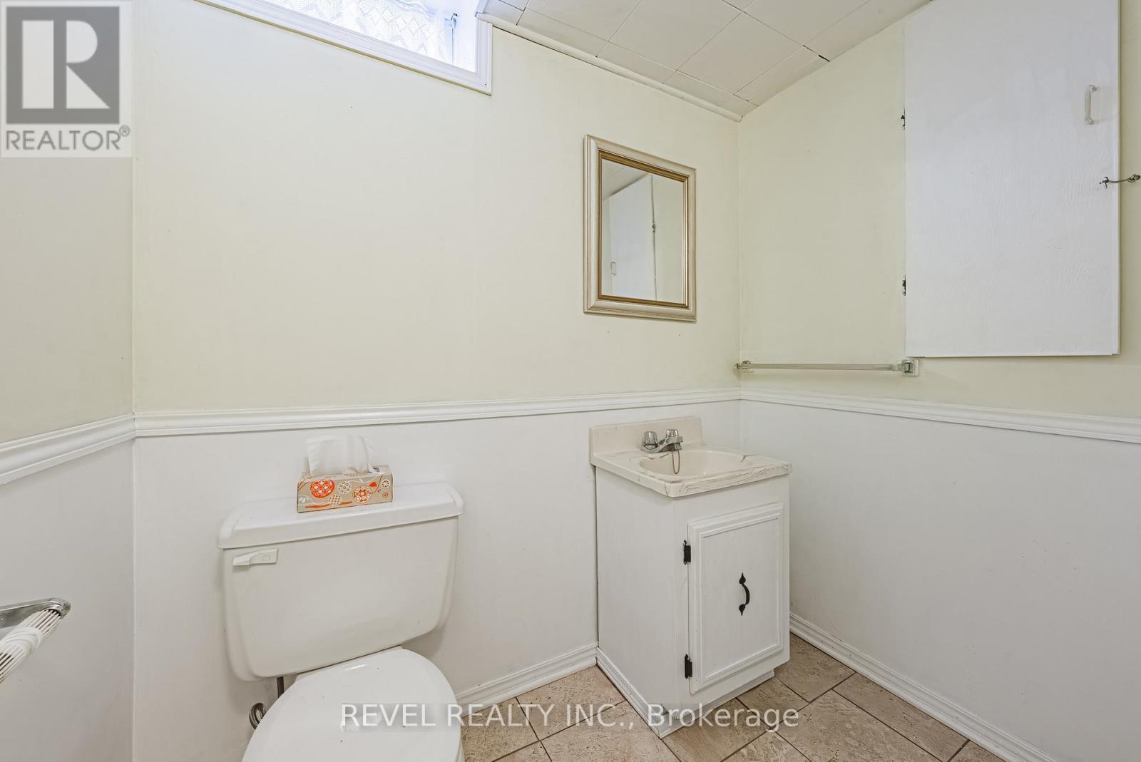 2360 Greenbank Trail, Burlington, ON - Indoor Photo Showing Bathroom