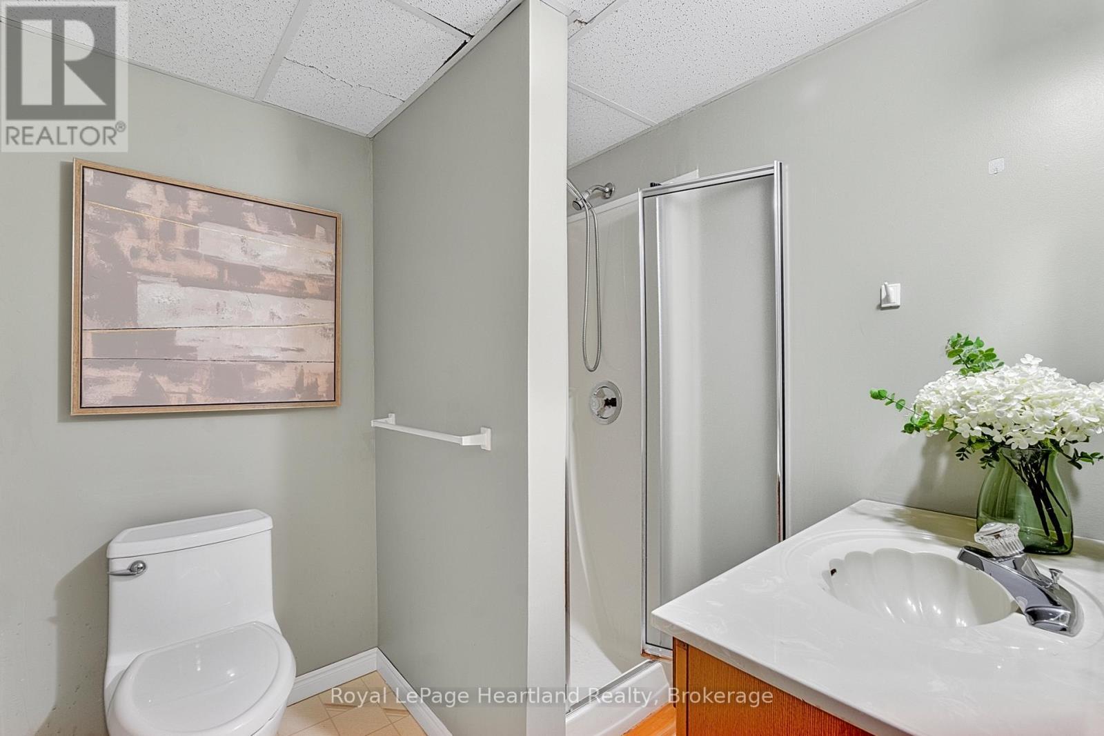 106 Oxford Street, Goderich (Goderich (Town)), ON - Indoor Photo Showing Bathroom