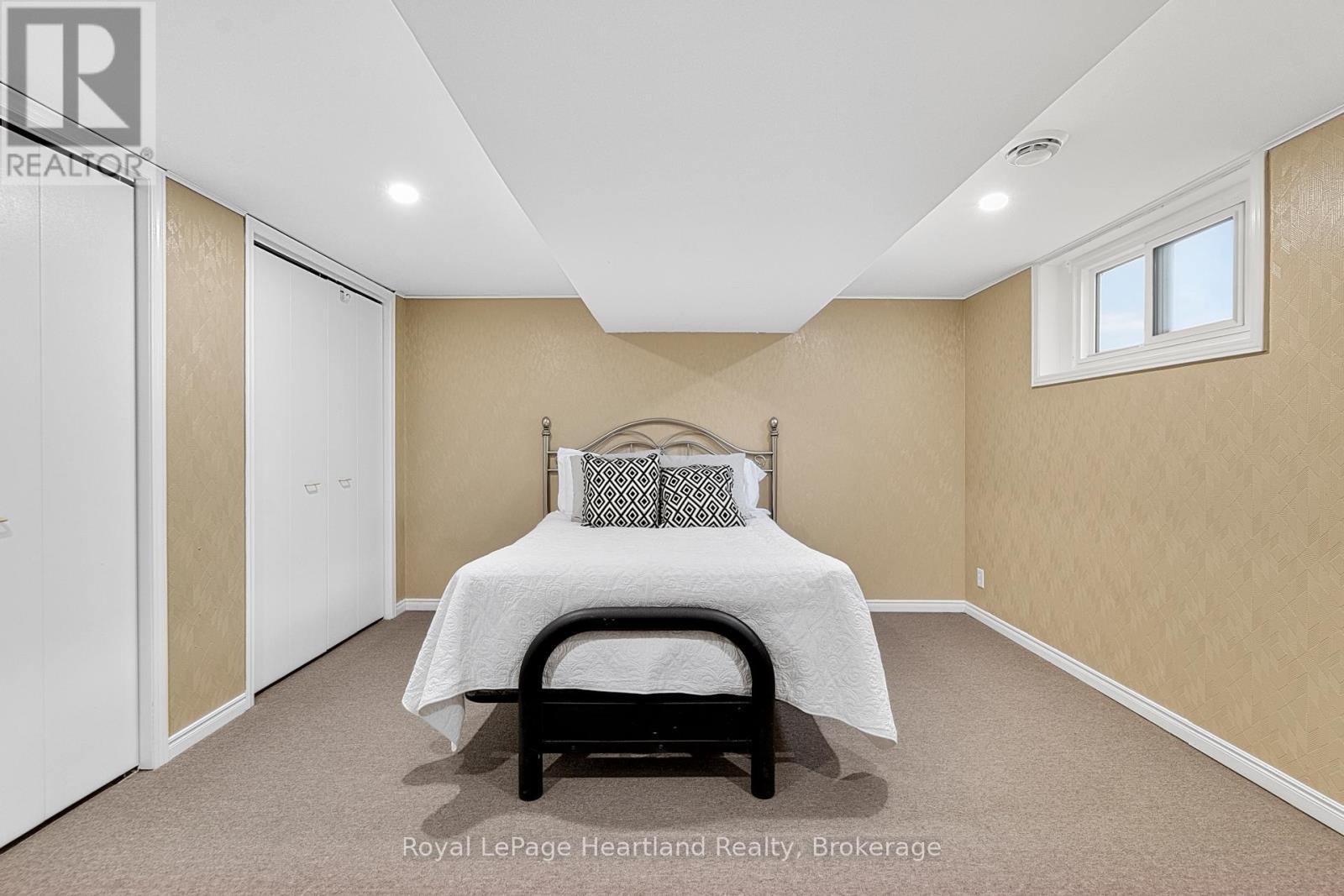 106 Oxford Street, Goderich (Goderich (Town)), ON - Indoor Photo Showing Bedroom